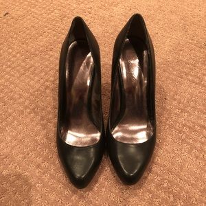 Charles by Charles David black pumps